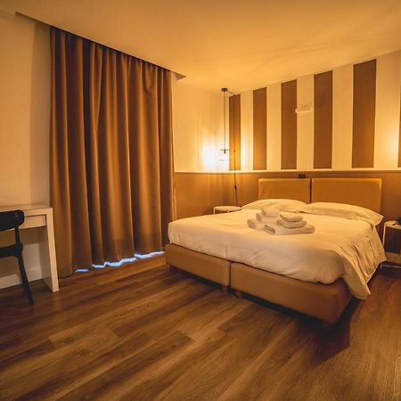 Hotel Continental Реджо ди Калабрия Екстериор снимка