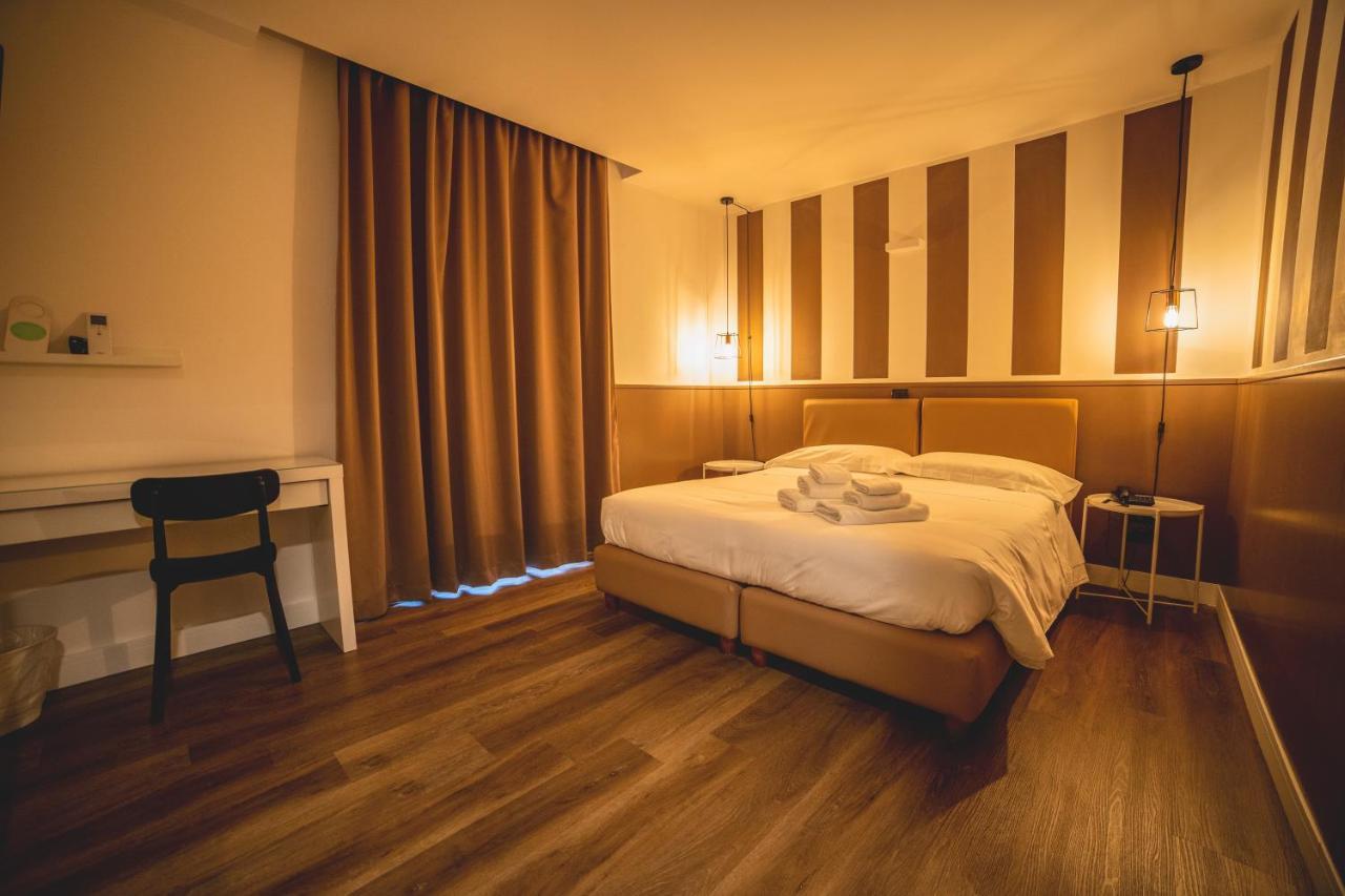 Hotel Continental Реджо ди Калабрия Екстериор снимка