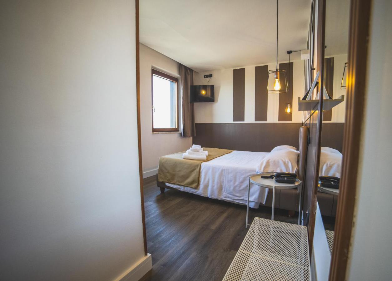 Hotel Continental Реджо ди Калабрия Екстериор снимка