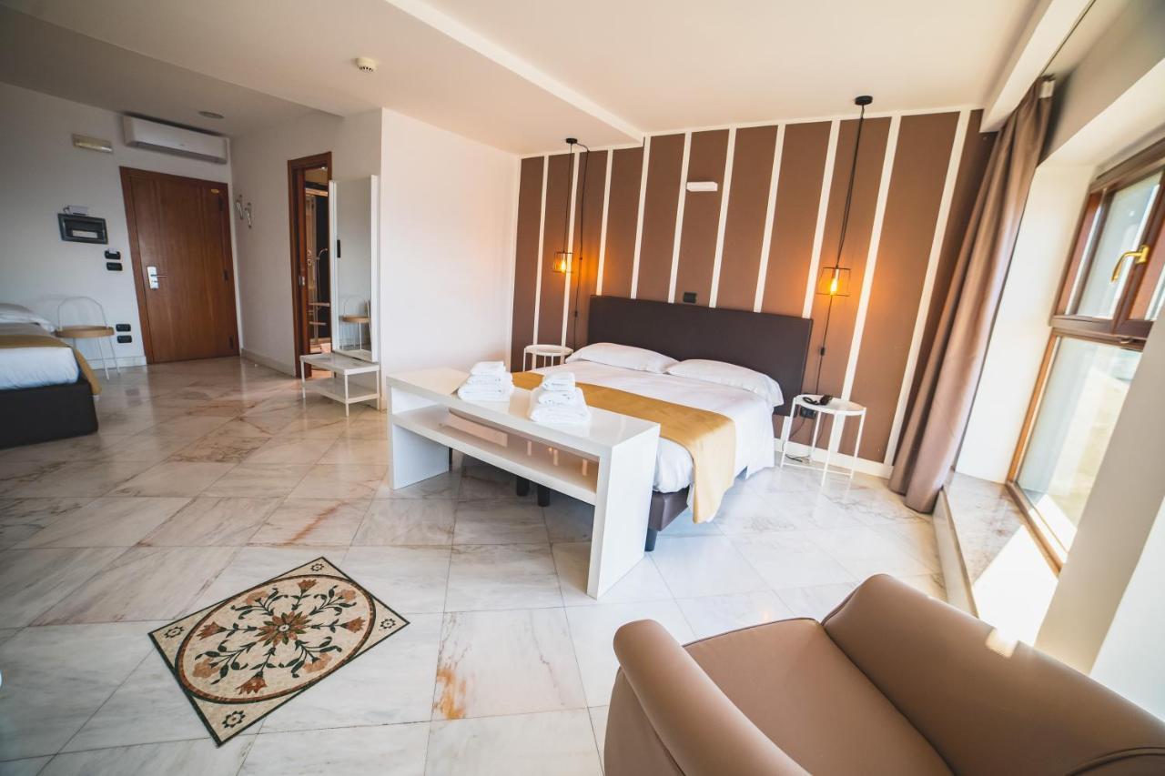 Hotel Continental Реджо ди Калабрия Екстериор снимка