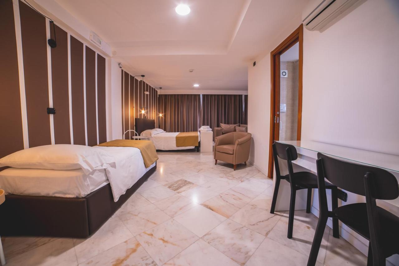 Hotel Continental Реджо ди Калабрия Екстериор снимка