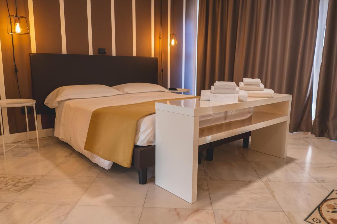 Hotel Continental Реджо ди Калабрия Екстериор снимка
