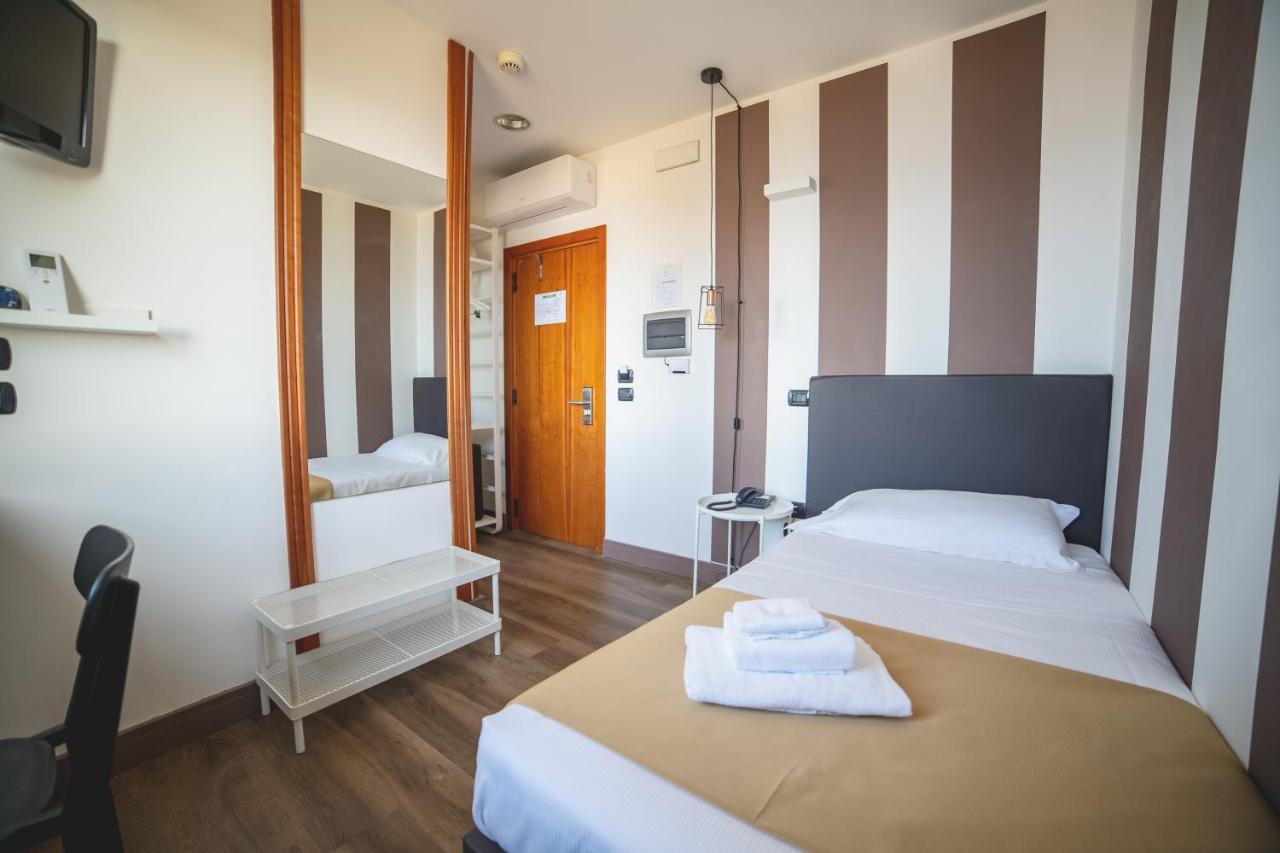 Hotel Continental Реджо ди Калабрия Екстериор снимка