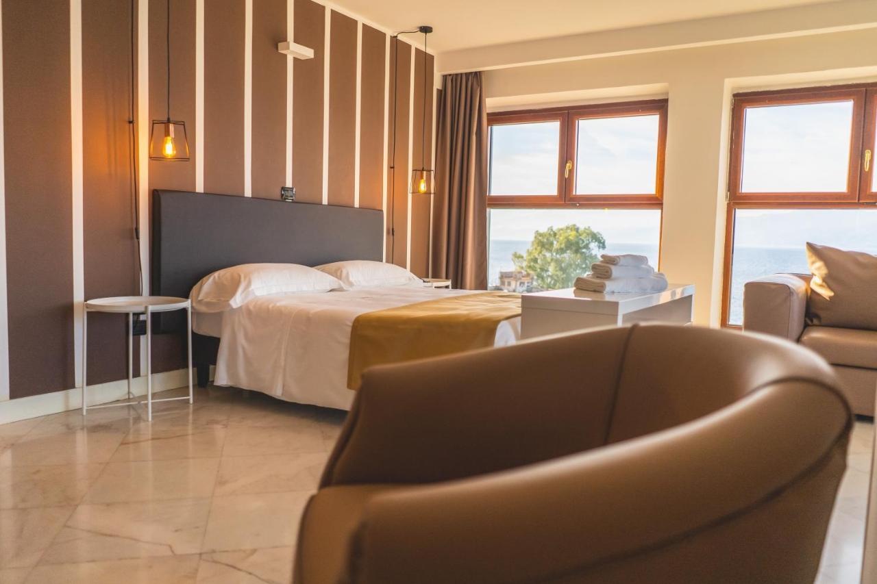 Hotel Continental Реджо ди Калабрия Екстериор снимка